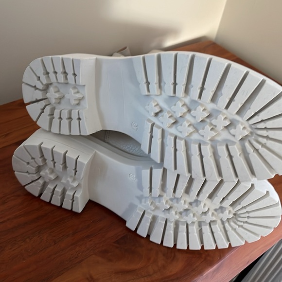 L’intervalle off white seracuse leather Chelsea Chunky lug sole boots 37 - Picture 8 of 10